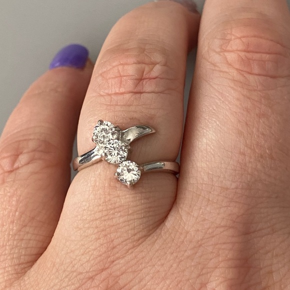 Sterling Silver and White Topaz Ring - Picture 5 of 6